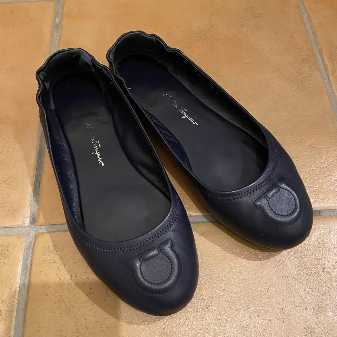 2026年最新】Salvatore Ferragamo カラー：ネイビー系 フラット