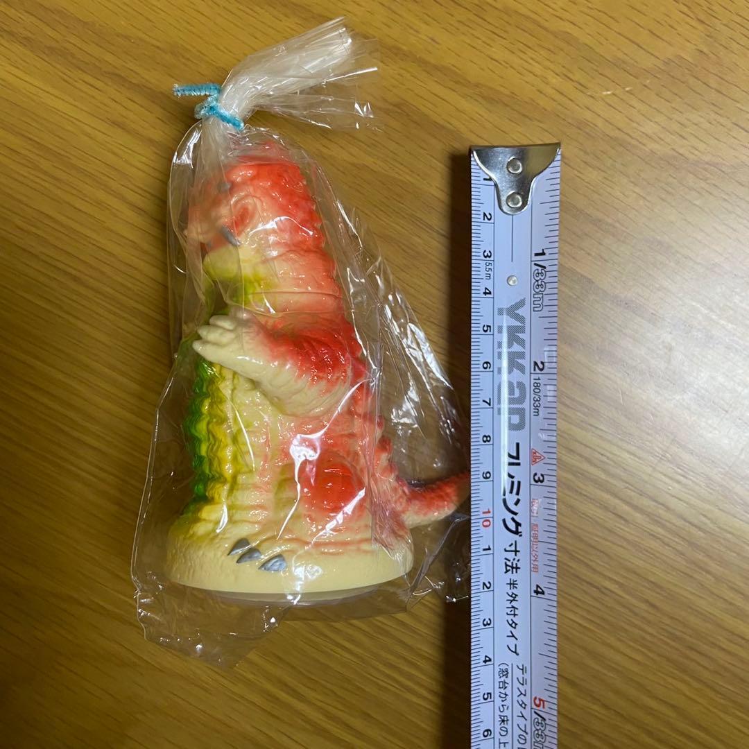 ウルトラマン 怪獣 レッドキング m1号 貯金箱 ソフビ 5420 - メルカリ