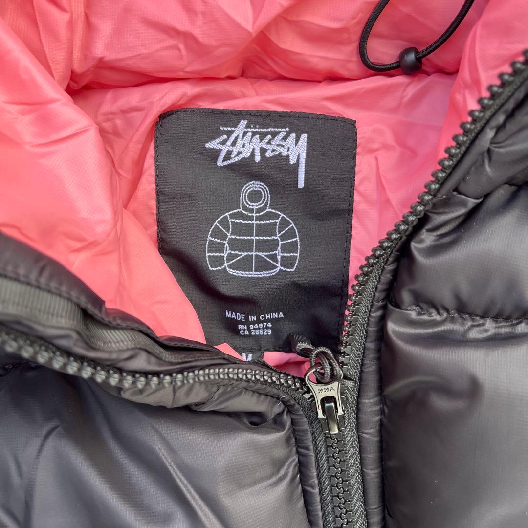 Stussy ダウンジャケット ブラック ピンク - メルカリ
