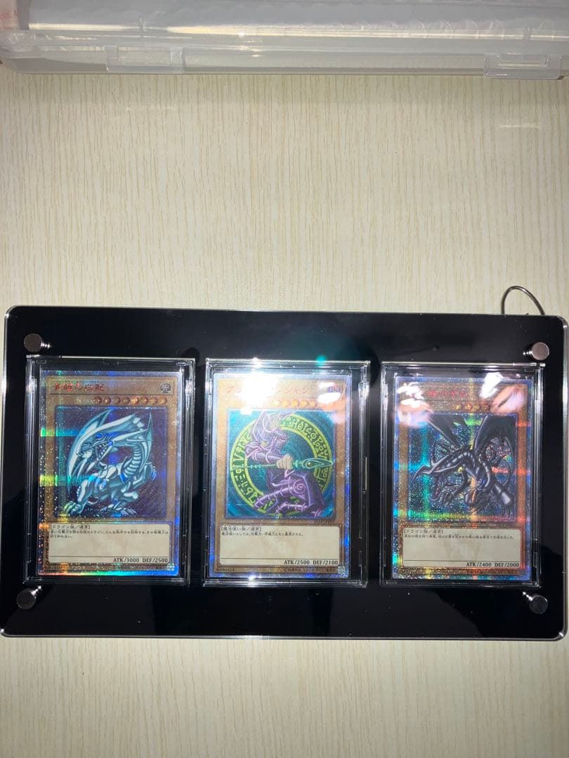 遊戯王　青眼の白龍　ブラックマジシャン　紅眼黒龍　20th 青眼の白龍＆ブラック・マジシャン＆真紅眼の黒竜レリーフセット