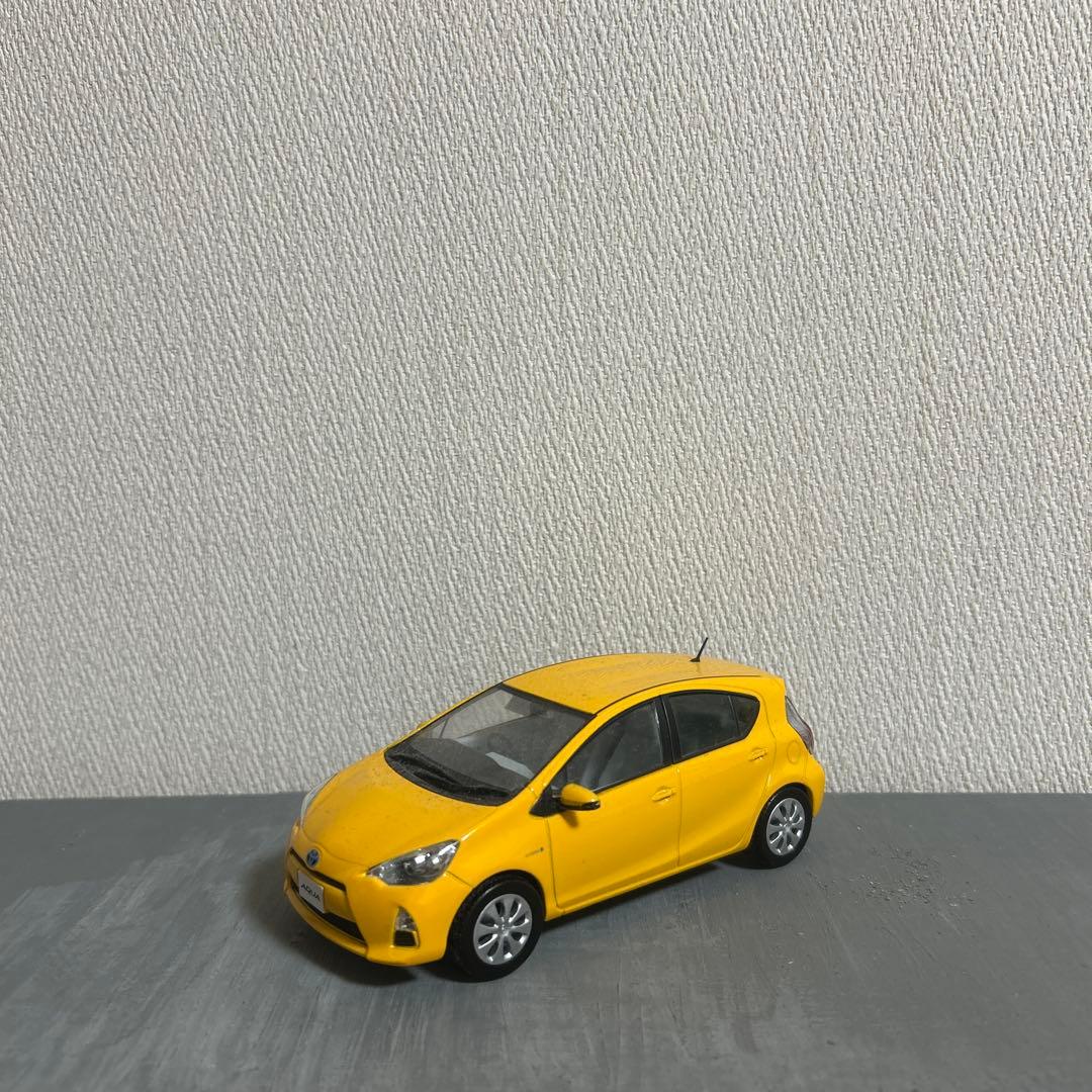 トヨタ アクア AQUA カラーサンプル - メルカリ