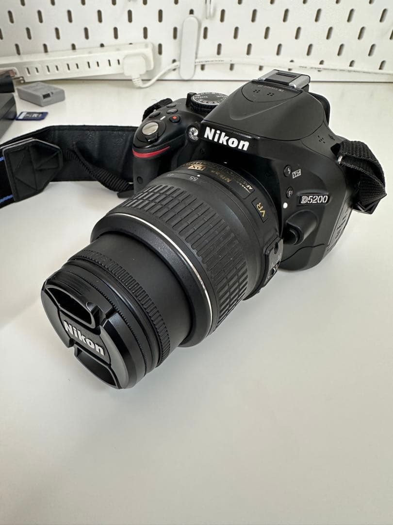 【みさん専用】美品Nikon D5200 デジタル一眼レフカメラ ニコン（Nikon） デジタル一眼 Nikon D5200 レンズキット レッド 中古