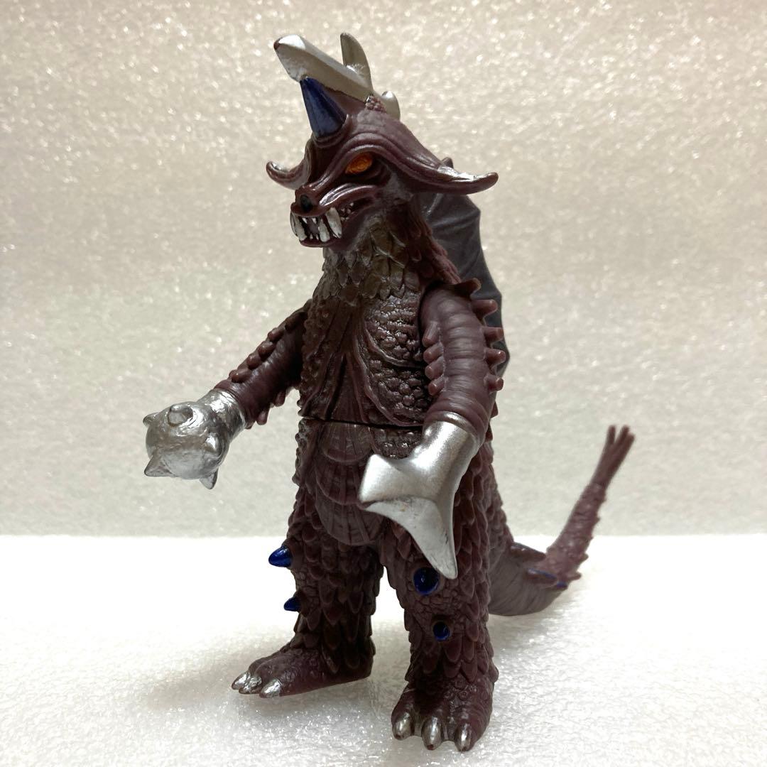 ウルトラ怪獣500 殺し屋超獣 バラバ ソフビ ライブサイン付き - メルカリ