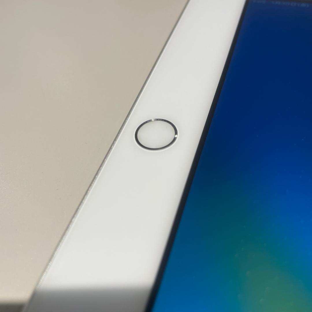 iPad 第5世代 A1823 32GB sim対応 - メルカリ