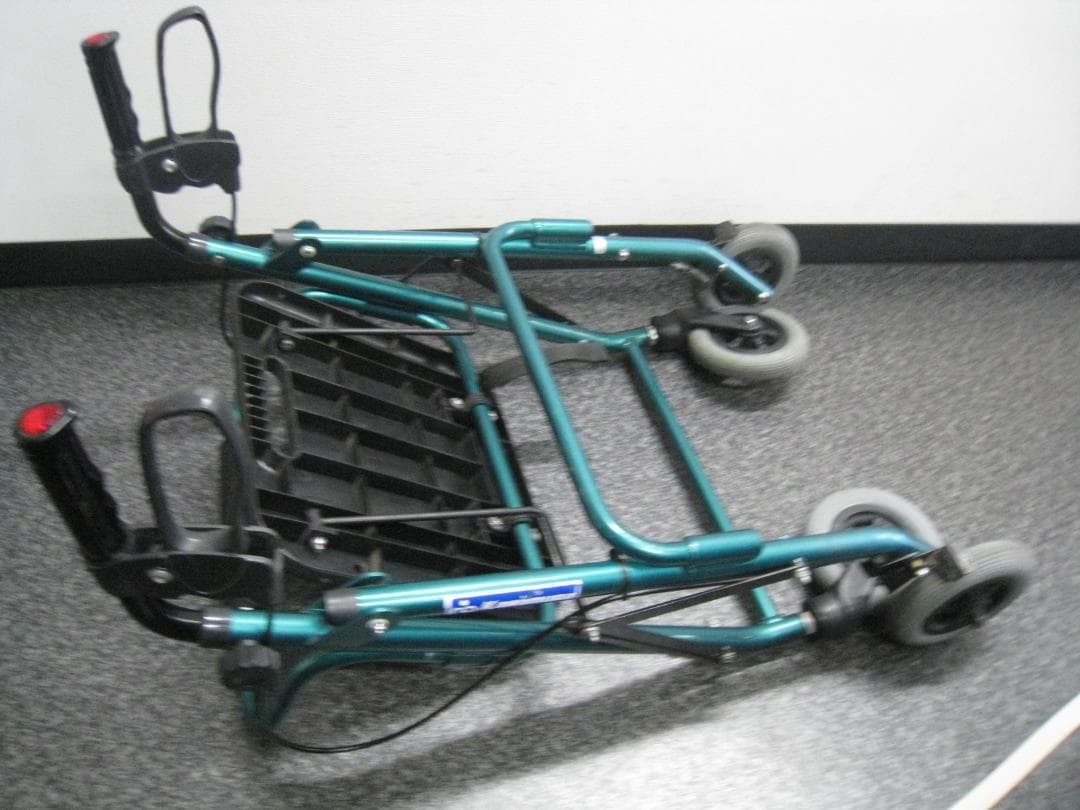 カワムラサイクル】四輪歩行車 KW20 グリーン バスケット付き