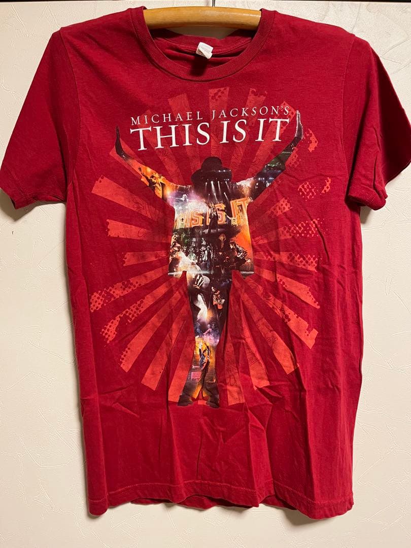 マイケル・ジャクソン「This is it」赤Tシャツ - メルカリ