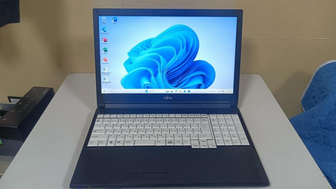 ⭐ノートパソコン⭐FUJITSU 第六世代intel SSD128G メモリ8G LIFEBOOK 富士通 FUJITSU A576/P 第6世代 Core i3 メモリ8GB SSD256GB