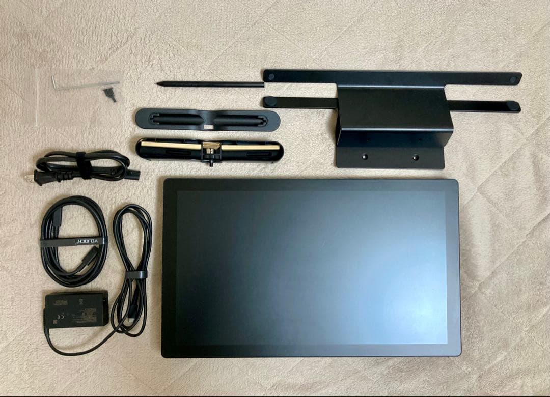 液タブ・ペンタブ Wacom cintiq pro 17 DTH172K4C 液晶ペンタブレット Wacom Cintiq Pro 17 ブラック [17.3型