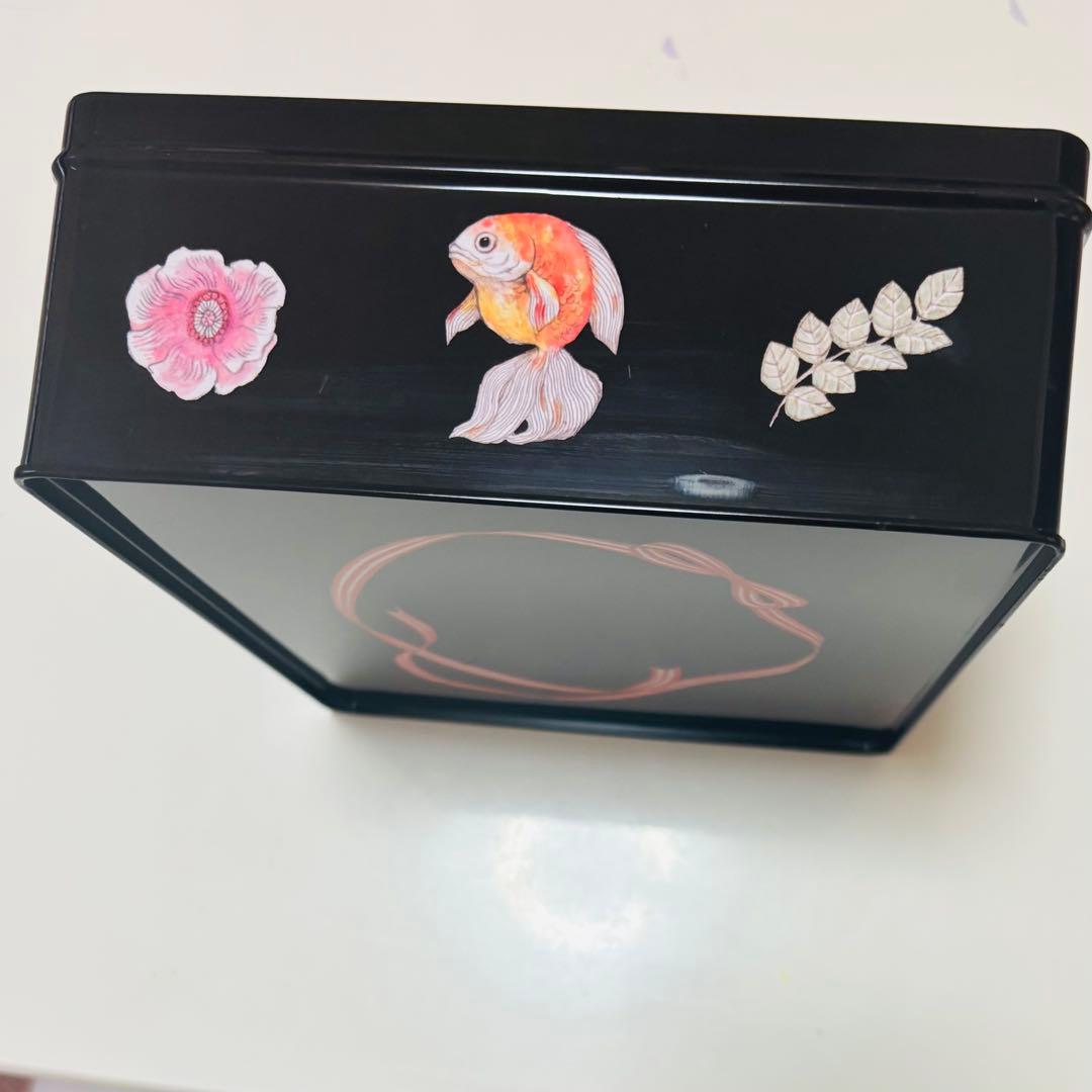 中古】2014年ヒグチユウコ×ホルベイン ブリキ製のお道具箱 - メルカリ