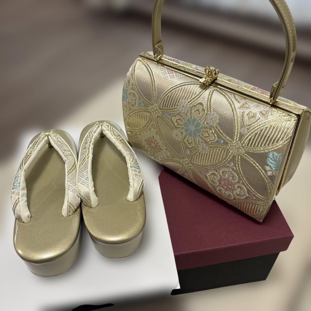 土日限定価格　ゴールド 花柄　和装用バッグと草履セット SOUBIEN（創美苑） 草履バッグセット 振袖用 袴姿 草履 バッグ 2点