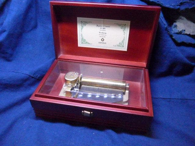 オルフェウス　50弁のオルゴール／「愛の讃歌」「エーデルワイス」 木製箱 50弁響体（ケース）のご紹介 – オルゴールギャラリー