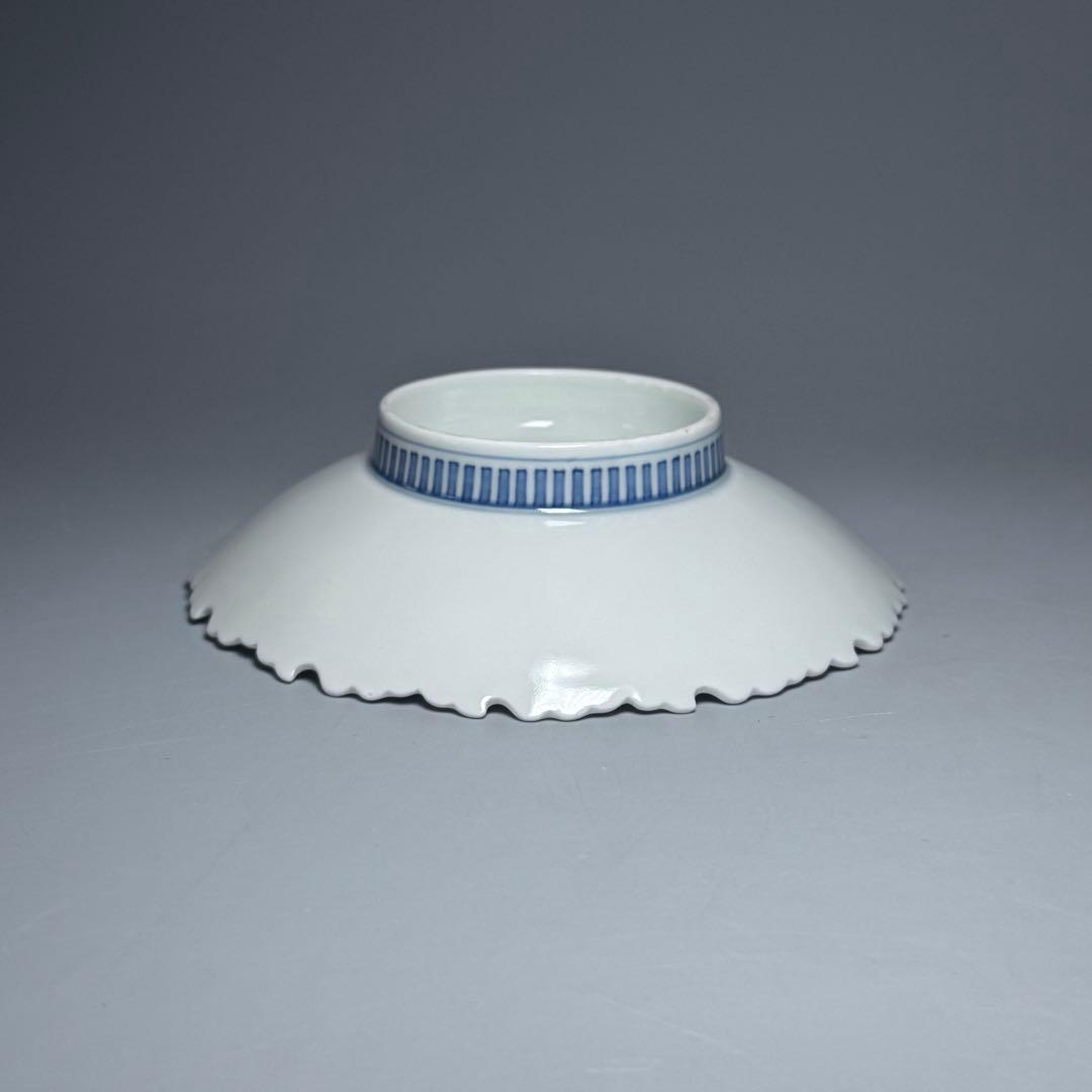 後期鍋島 染付蝶文牡丹形皿 1830-1870 「将軍家への献上鍋島」