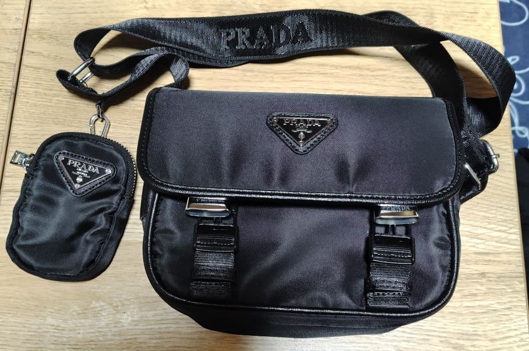 PRADA ノベルティブラック ショルダーバッグ ポーチ付き - メルカリ