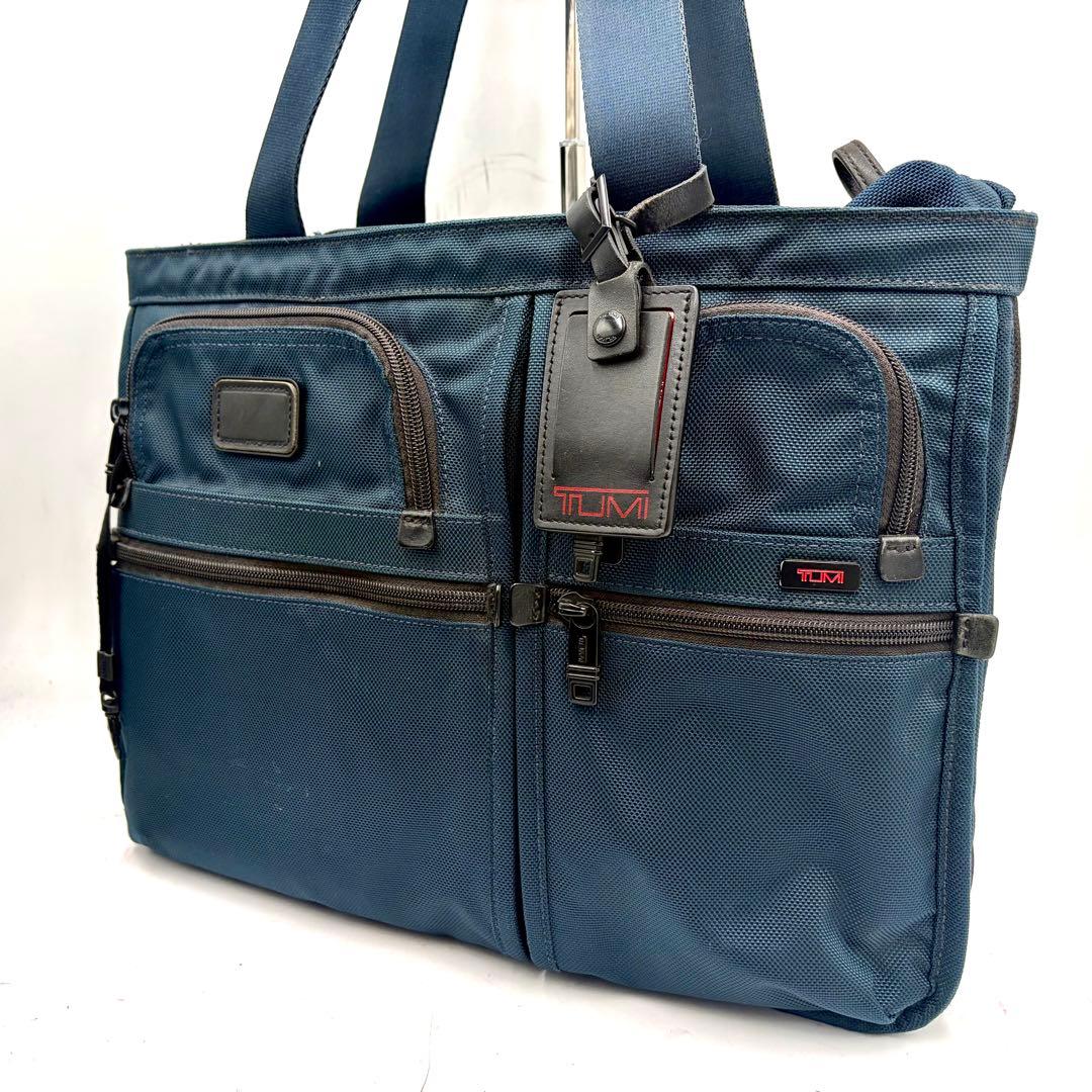 【入手困難✨】TUMI シップス別注 ビジネスバッグ A4可 肩掛け チャーム ビジネスマンのためのマスターピース SHIPS別注のTUMIシリーズ SHIPS