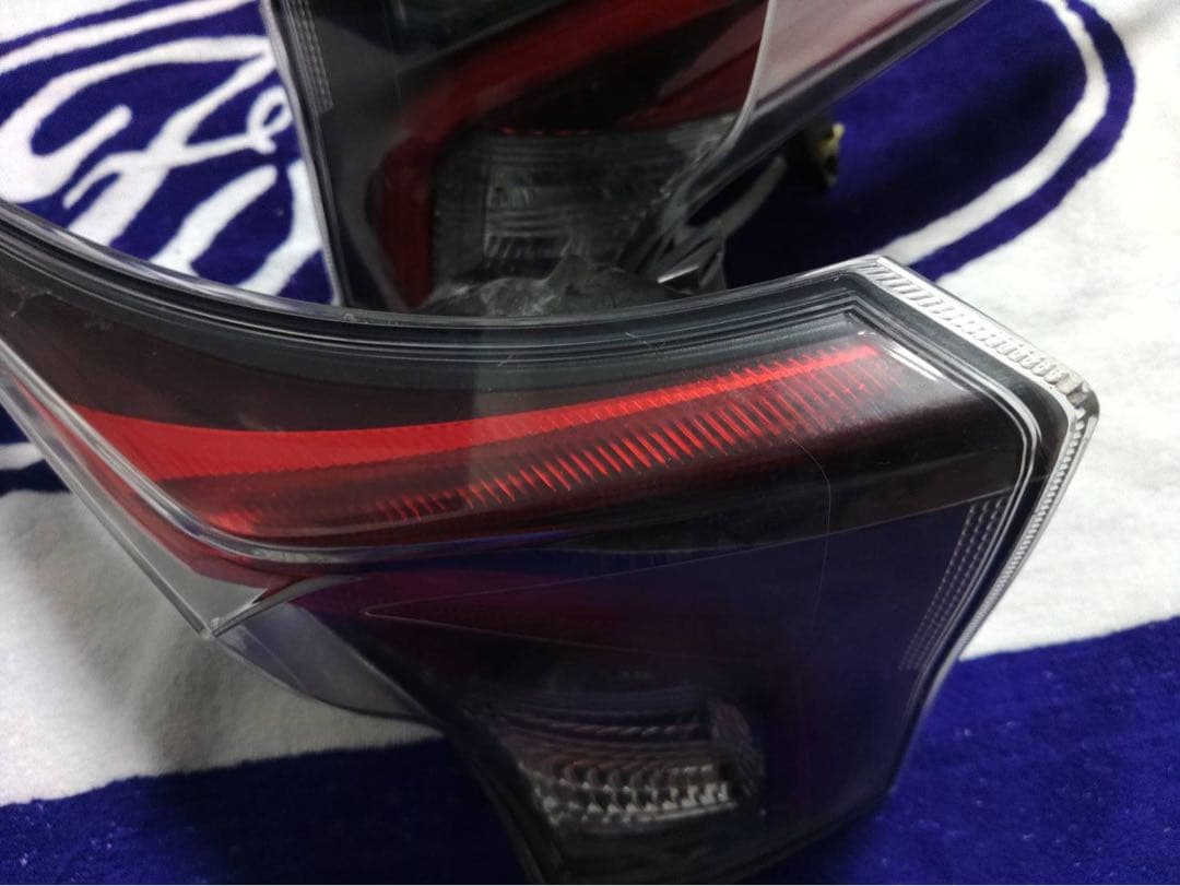 トヨタ プリウス 50 前期 テールランプ ICHIKOH 47-87 - メルカリ