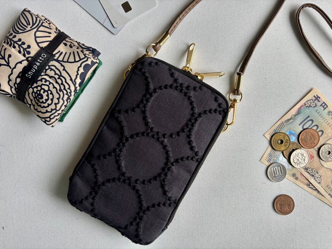 ★ぴよ吉【スマホショルダー／キーポーチ】タンバリン チャコール×ブラック しろたん スマホショルダー バッグ 黒 スマホポーチ / Mother garden