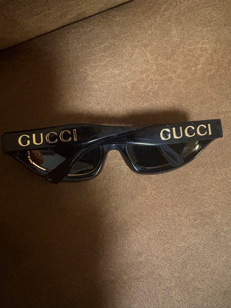 GUCCIブラックサングラス ケース付き - メルカリ