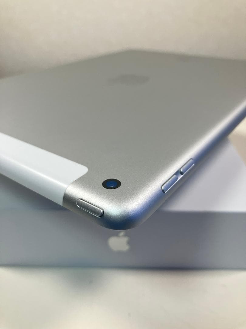 iPad 第9世代 64GB シルバー セルラーモデル 4点セット付 一部欠品