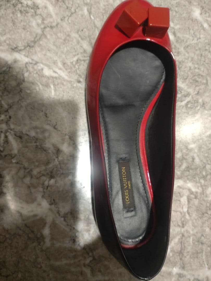 Louis Vuitton レッド フラットシューズ（美品）お値下げ2/28迄 - メルカリ