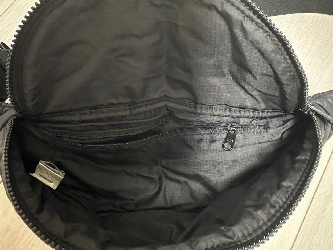 UGG キルティング パファー ボディバッグ ウエストバッグ ポーチ