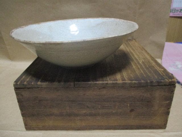 中国　南宋　鳳凰文唐草文青白磁鉢　古箱付き　I31-1 所載品 古伊万里（藍柿右衛門様式）草花文大鉢 江戸時代中期 | 古美術