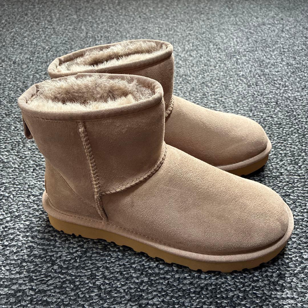 新品・未使用品 UGG CLASSIC MINI II ページュ 24.0cm