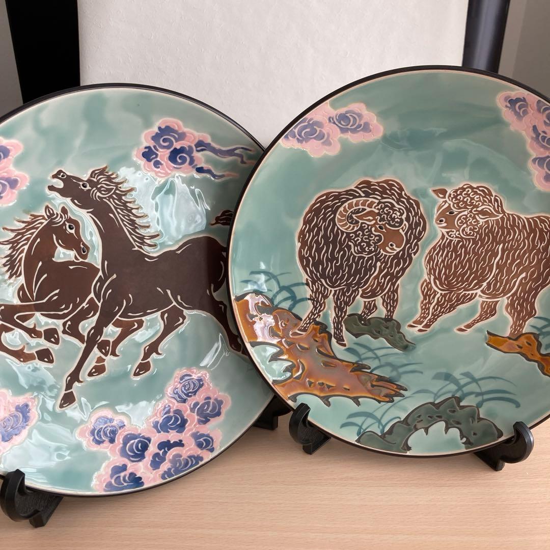 最終値下げ 週末タイムセール❣️干支飾り皿馬と羊 秀峰作 皿立て付き