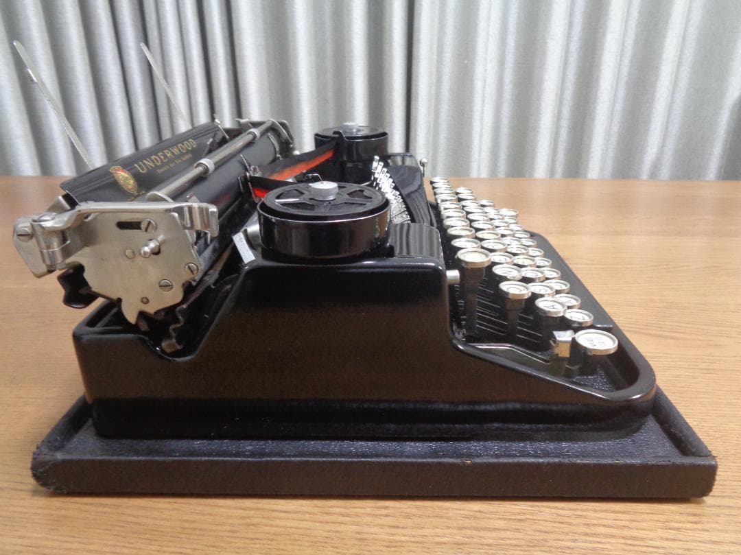 実働品　UNDERWOOD FOUR BANK タイプライター　ヴァイオレット