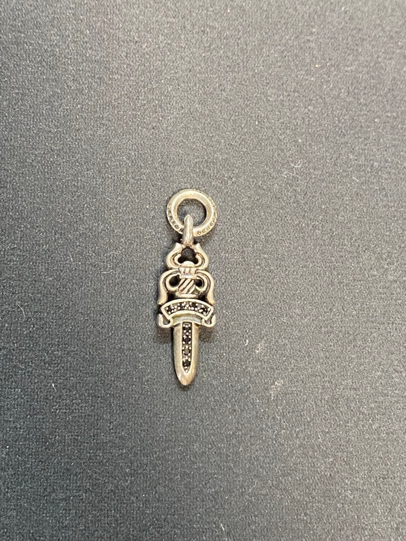 クロムハーツ　シルバーダガーチャーム　両面ブラックダイヤカスタム　ギャランティ クロムハーツ カスタム ダブルダガー ペンダント ブラックダイヤ パヴェ