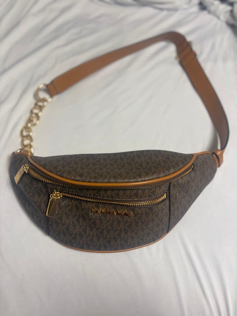 MICHAEL KORS ボディバッグ ブラウン - メルカリ