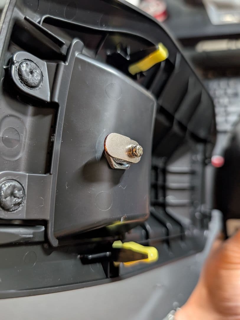 あ*い様 ランクル70再再販(GDJ76W) 尿素リッドカバー 鍵付き加工 ランクル