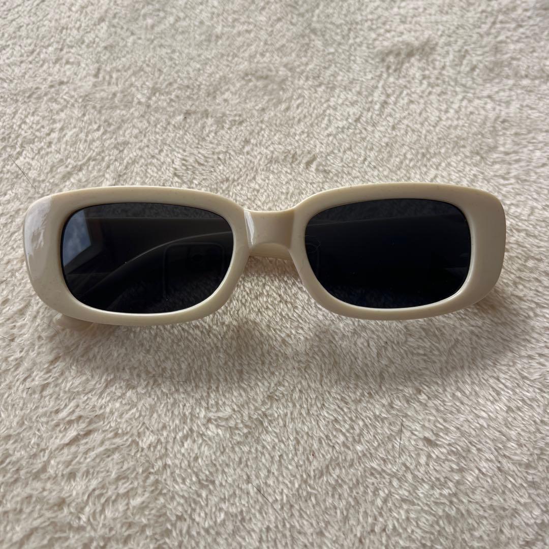 ホワイト スクエア型 など サングラス3個とケース1個 - メルカリ