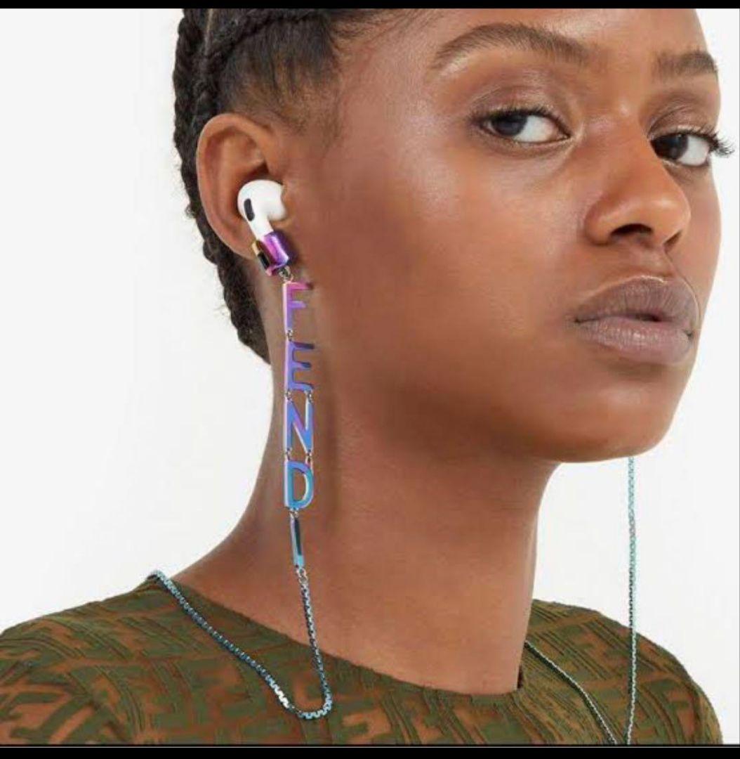 フェンディ　FENDY　airpods エアポッズ　チェーン　ネックレス FENDI】フェンディ FFネックレス チェーン ラッピング (FENDI