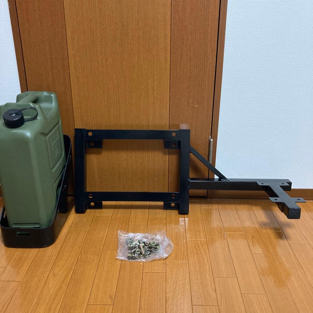 FJクルーザー ジェリ缶ホルダー ポリ製ジェリ缶付き - メルカリ