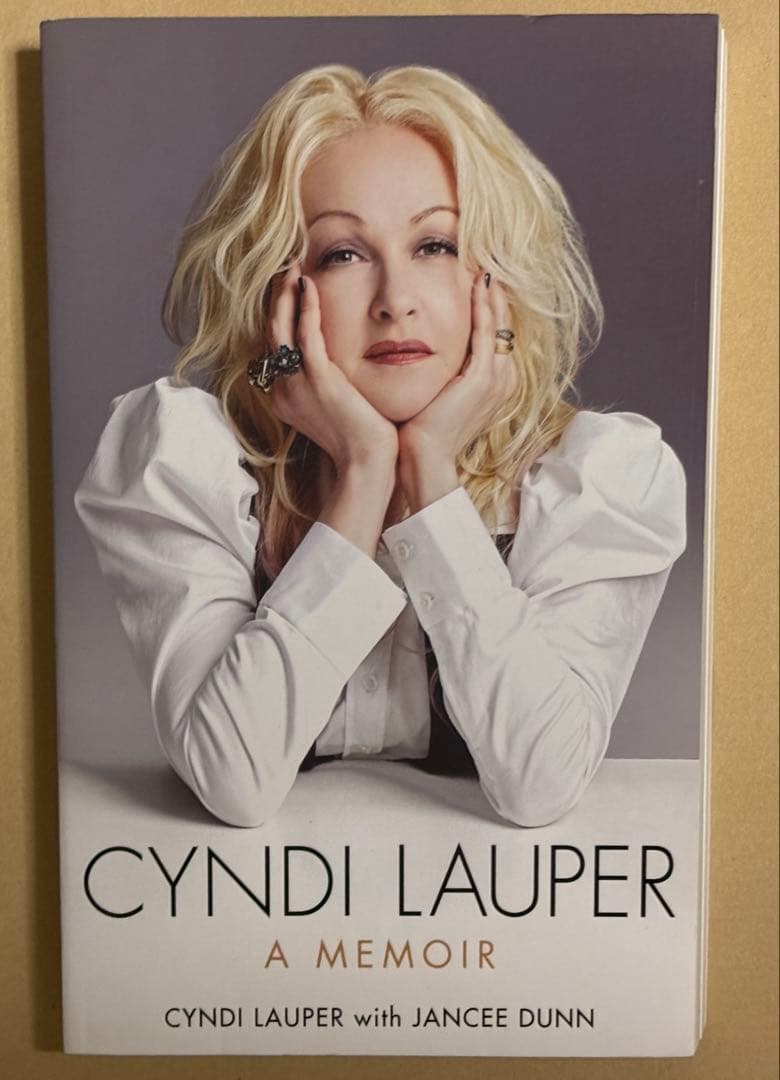 k*a様 希少・絶版トゥルー・カラーズ/ シンディ・ローパー自伝 注 洋書