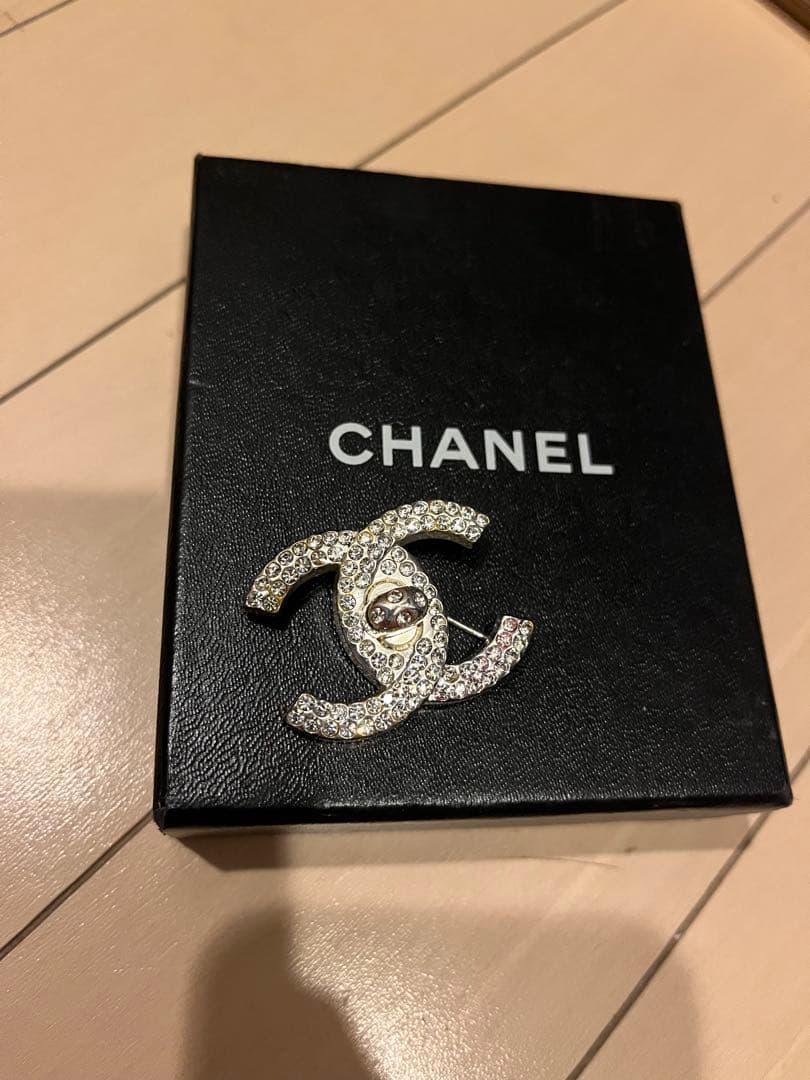 正規品　CHANEL ターンロック　ヴィンテージ　ブローチ シルバー 中古・古着通販】CHANEL (シャネル) ラインストーン ココマーク
