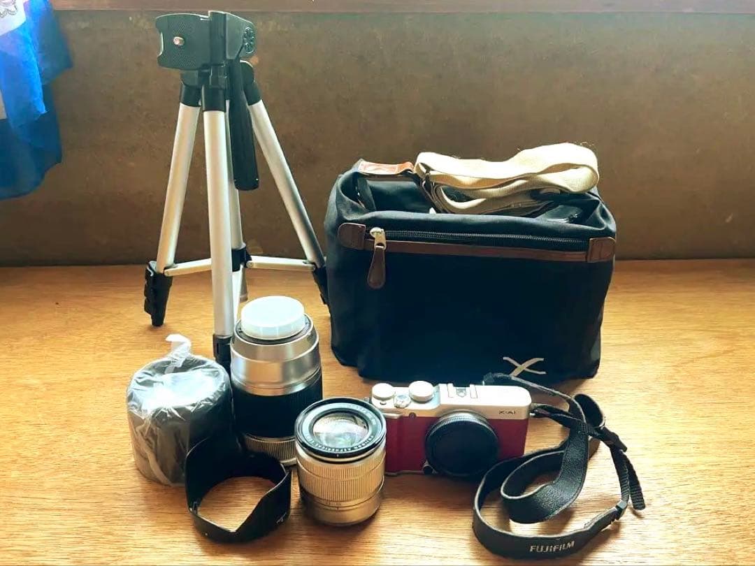 Fujifilm XA1 ミラーレスカメラ レッド 富士フイルム Xシリーズ FUJIFILM X-A1 ボディ（レッド） ミラーレス