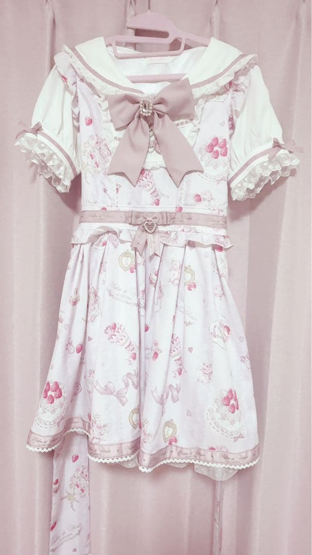 LIZLISA Salon de Fraise柄ワンピース - メルカリ