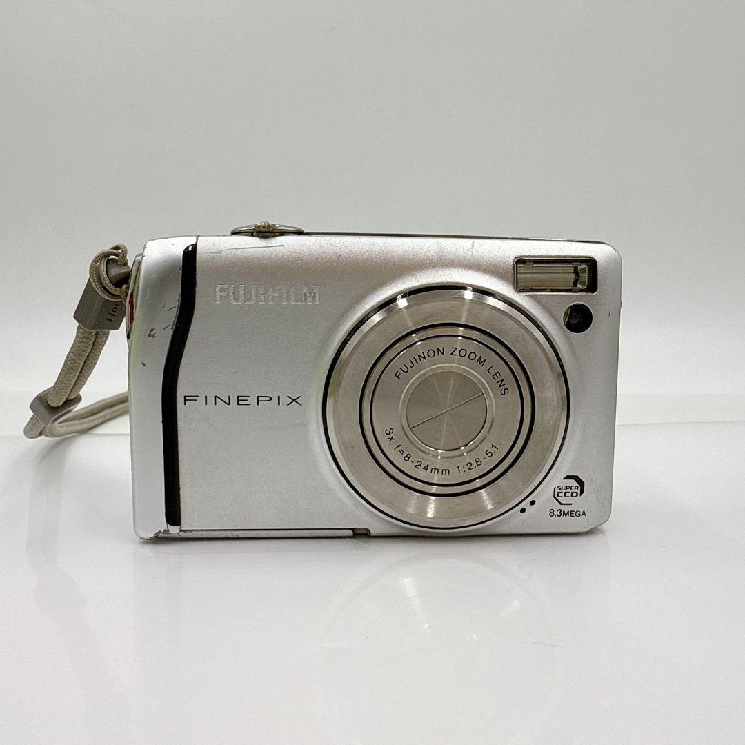 FUJIFILM FINEPIX ファインピクス F40 デジカメ シルバー - メルカリ