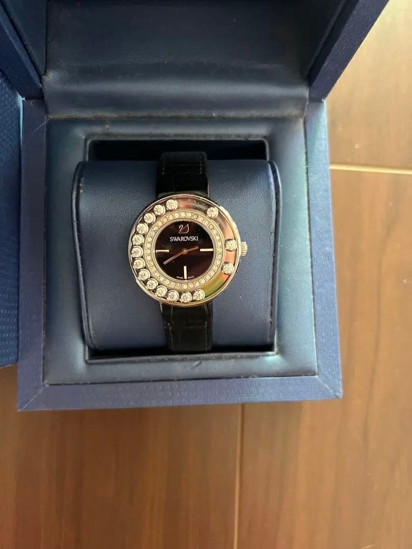 Swarovski ブラックレザーアナログ時計 Amazon.com: Swarovski Matrix Tennis Watch, Swiss Made, Leather
