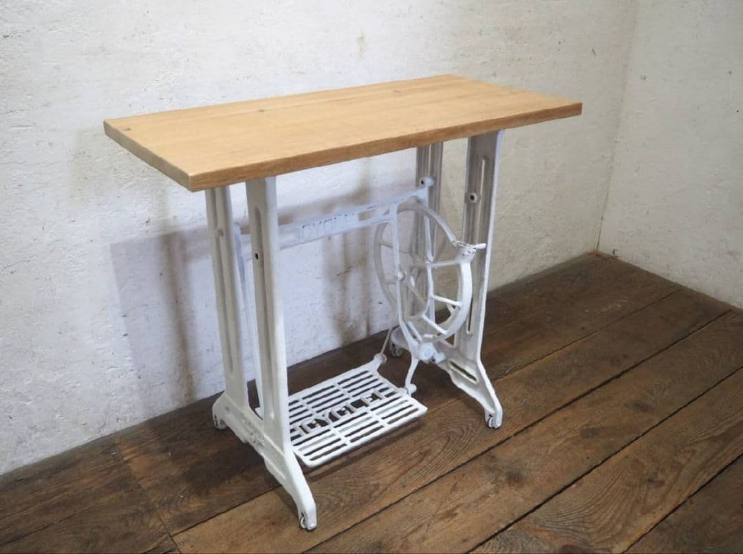 1065 白ペンキのミシンテーブル　デスク　学習机　レトロ　ビンテージ 無垢ひのきで造る家具 アンティークブルー チェアとのセット 学習机