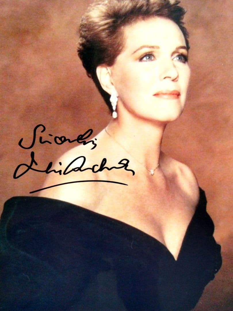 ジュリー・アンドリュース直筆サイン入り超 大型写真…Julie〜 - メルカリ