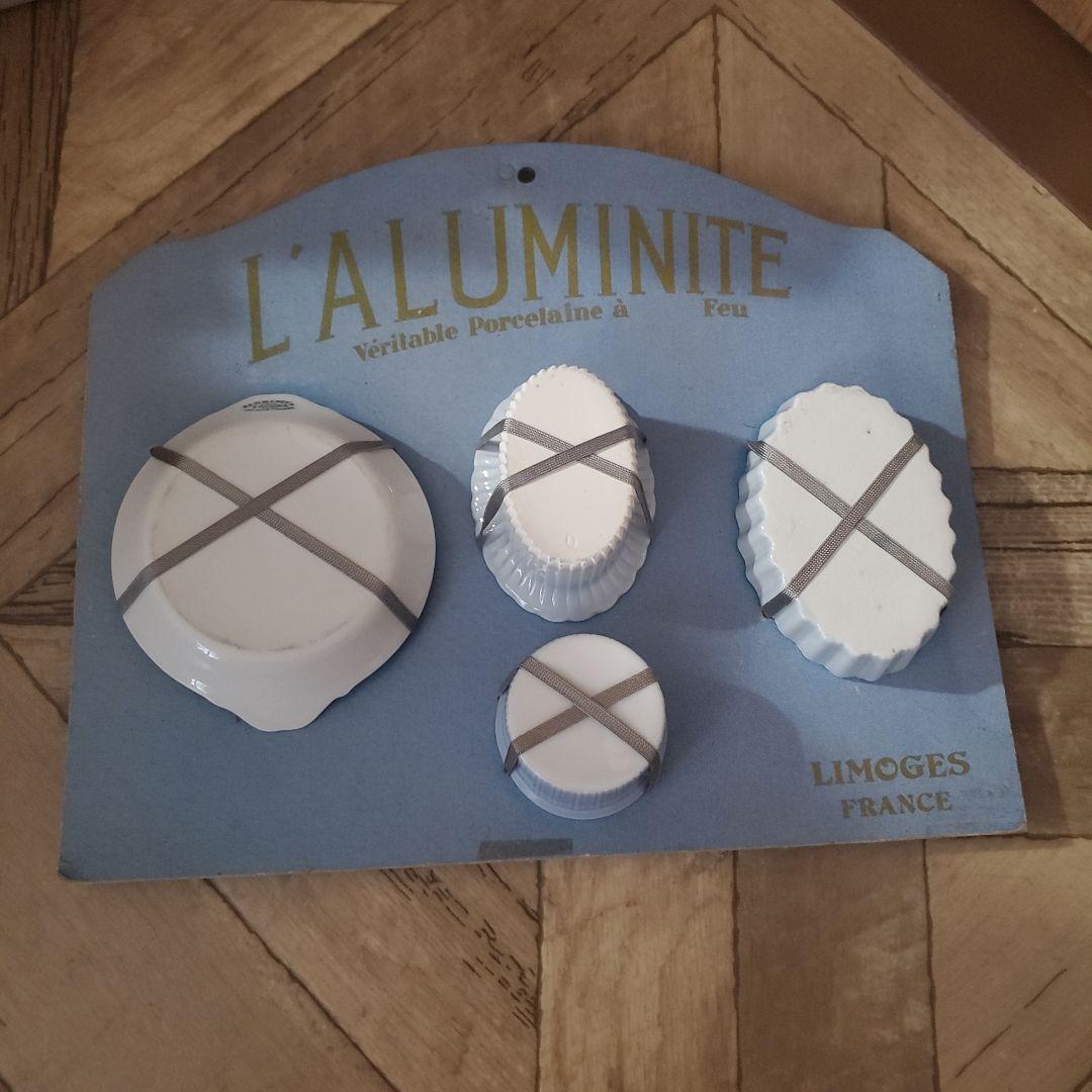 L'ALUMINITE 店頭ディスプレイ 食器付き フランスヴィンテージ 稀少 French Antique & Vintage Plates. 時を超えて愛される、フランスの