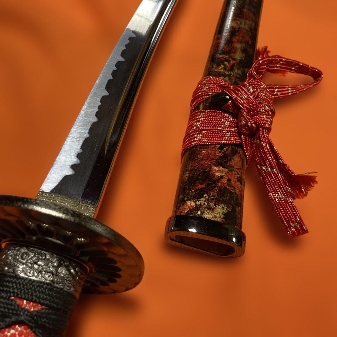 高級模造刀 前田慶次郎拵え 黒柄赤鮫皮 大輪透し鍔 赤黒斑ら呂鞘