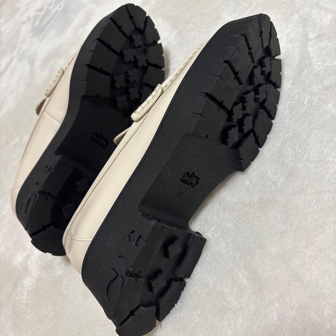 COACH ホワイト ローファー 合成皮革の通販｜www.reigneleven.com
