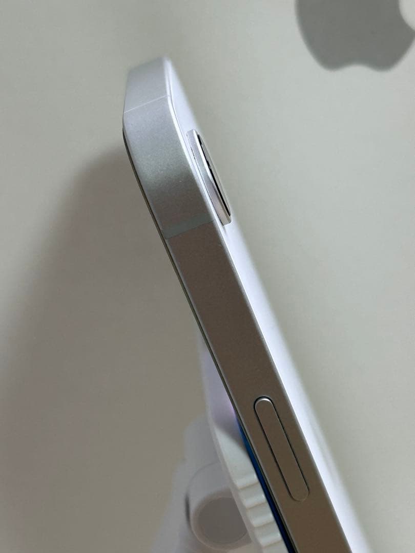 Apple iPhone16e 256gb ホワイト 1週間使用 iPhone 【使用9か月】Apple