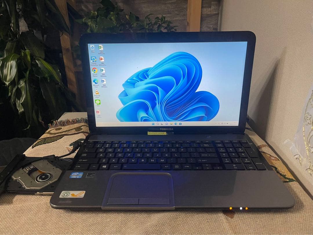 東芝パソコンノ-ト第3世代i3✨□Office□4GB Windows11