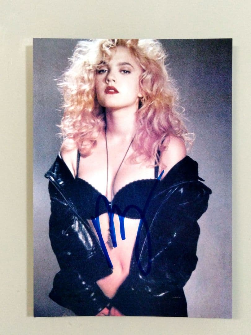 ドリュー・バリモア直筆サイン入り2Lサイズ写真‥50回目のファースト