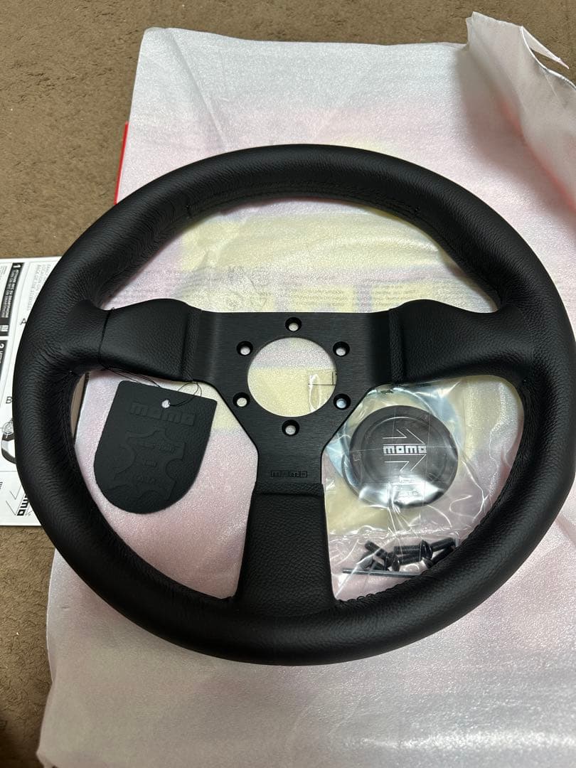 在庫処分格安momo モンテカルロ320mm正規品新品未使用 MOMO（モモ） 【正規品】モモ ステアリング MONTECARLO モンテカルロ