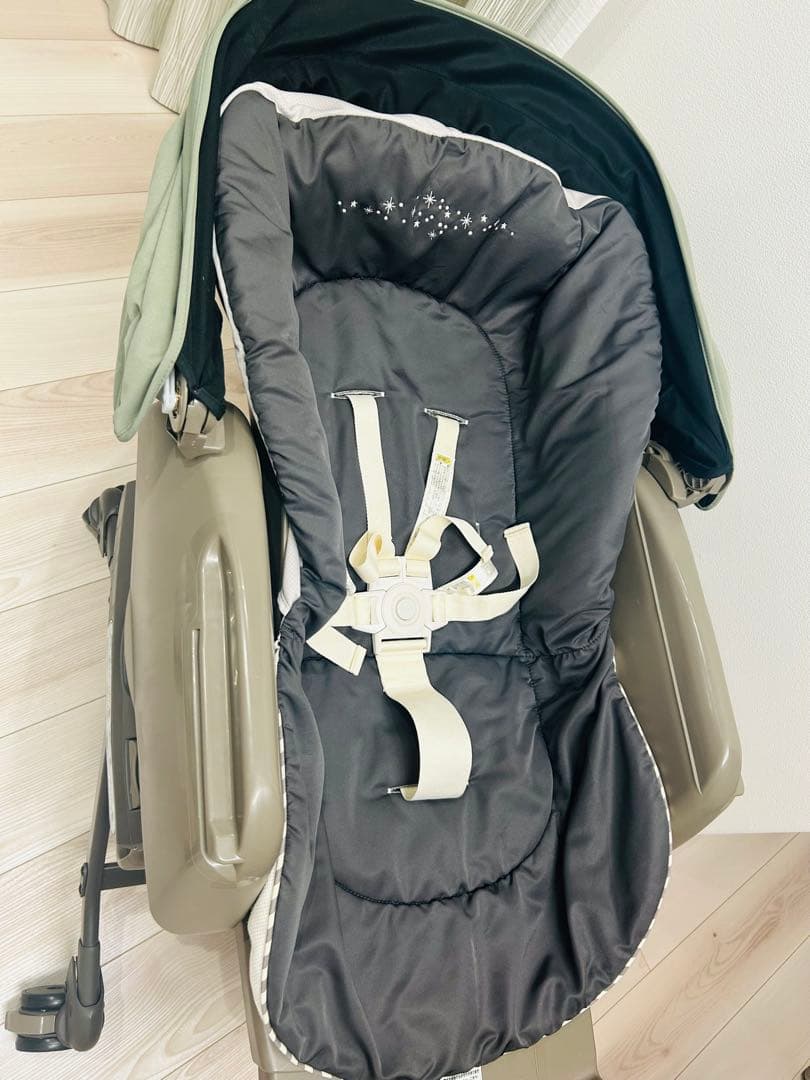 《美品》コンビ　ネムリラ コードレス AUTO SWING 【替えシート付】